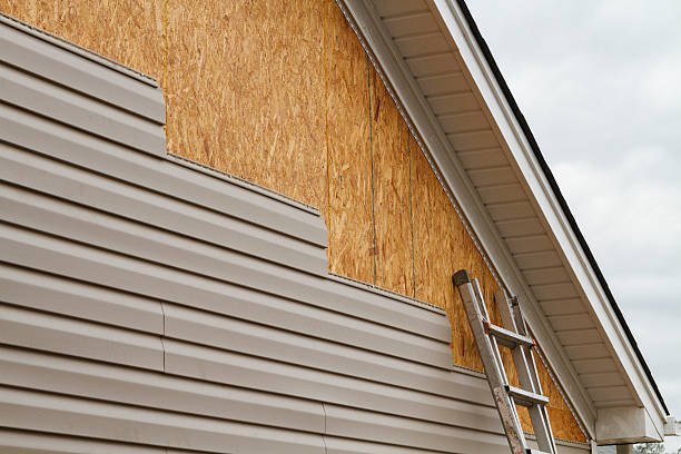 Professional Siding technician working in Leechburg, PA